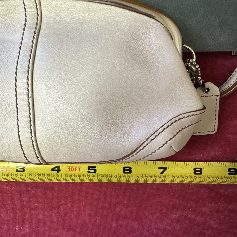 Vtg Coach Soho Kisslock Wristlet Clutch White Timeless Classic Minimalist - Picture 10 of 12